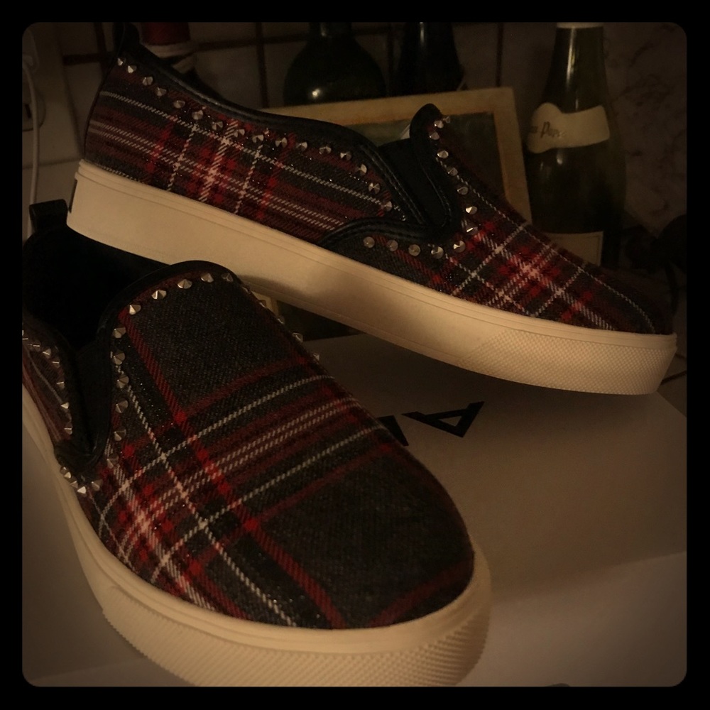 ALDO women’s size 8 plaid sneakers